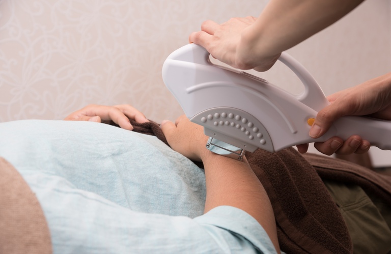 半袖を着こなしたい出雲の男性に適した腕の脱毛 | 松江でメンズ脱毛なら都度払いで安心なメンズ脱毛サロンイッカ